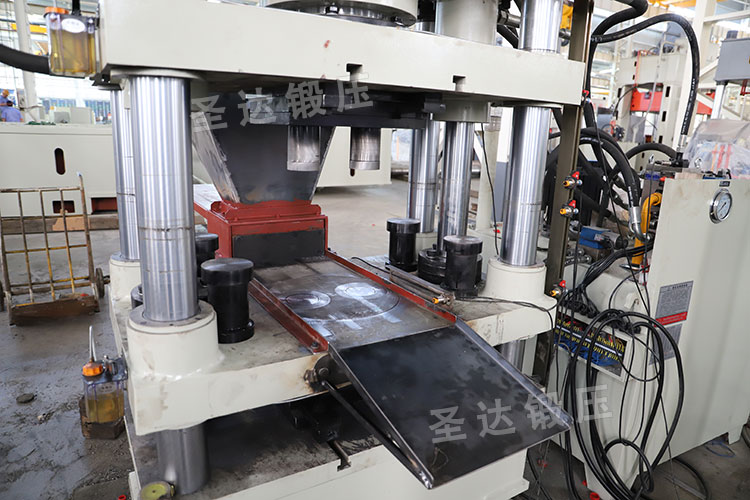 200噸粉末壓塊機(jī) 200噸粉末壓塊機(jī)