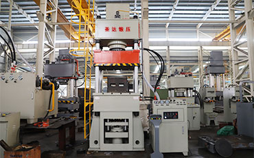 三梁四柱液壓機簡述（結構、特點、參數及配置）