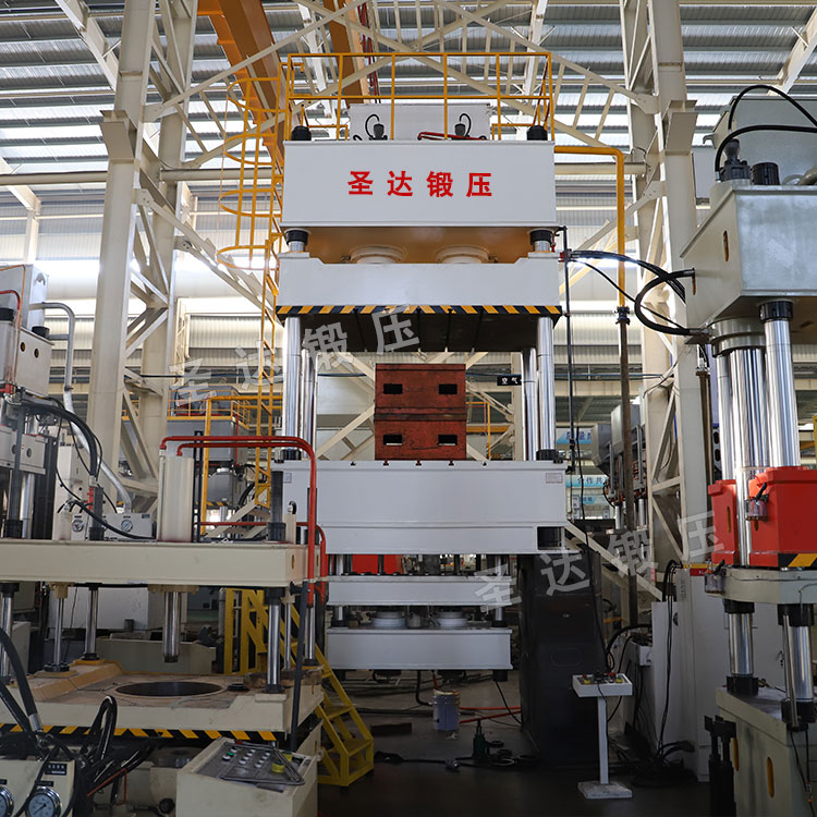 500噸三梁四柱液壓機車間實物 500噸三梁四柱液壓機車間實物