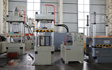 液壓機廠家為啥要測四柱液壓機的垂直度和平行度？