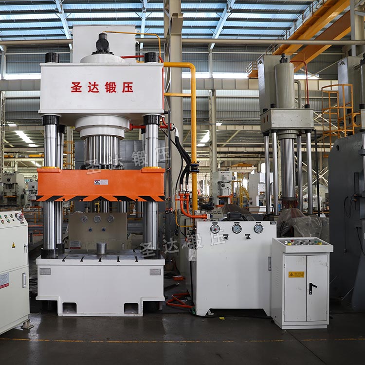 630噸三梁四柱液壓機(jī) 630噸三梁四柱液壓機(jī)